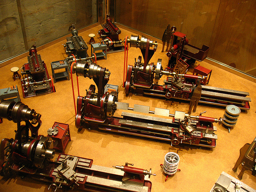 Amazing small models of workshop machines